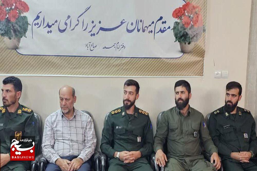 دیدار فرمانده حوزه مقاومت بسیج امام حسن مجتبی(ع) و فرمانده گردان بیت المقدس با امام جمعه صالح‌آباد+تصاویر