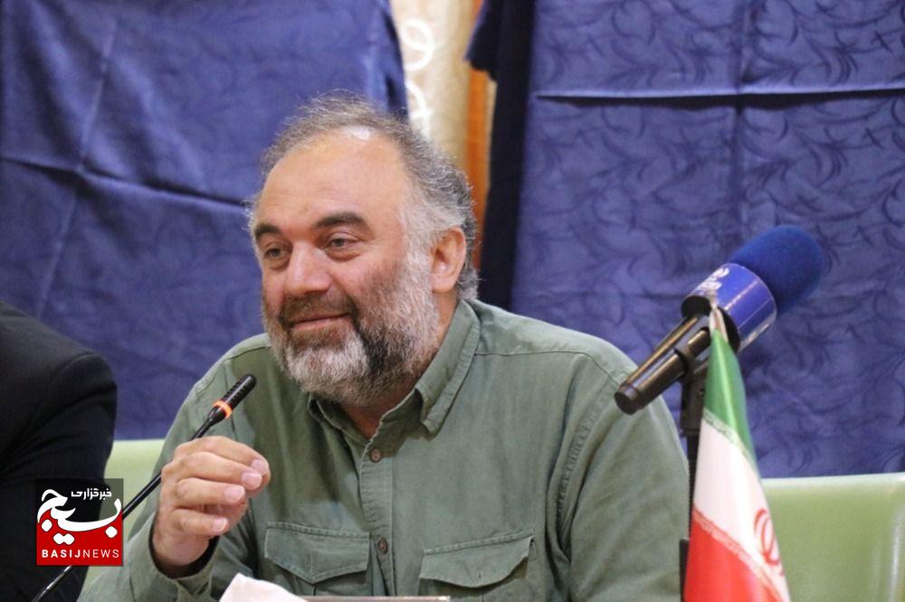 مدارس باید از کتاب‌محوری به فعالیت‌محوری تغییر رویکرد دهند