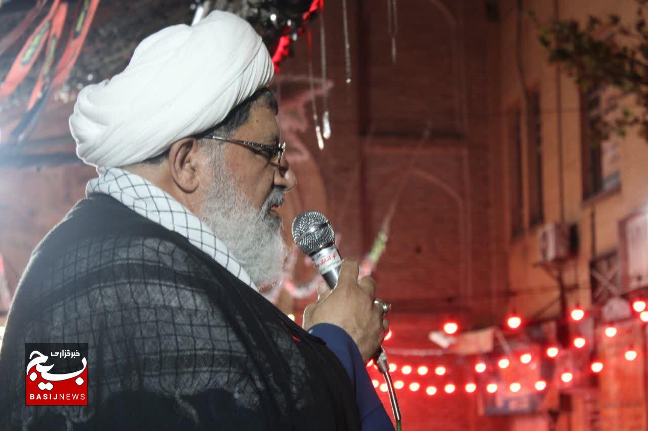تا تحقق اهداف انقلاب ملت در میدان است