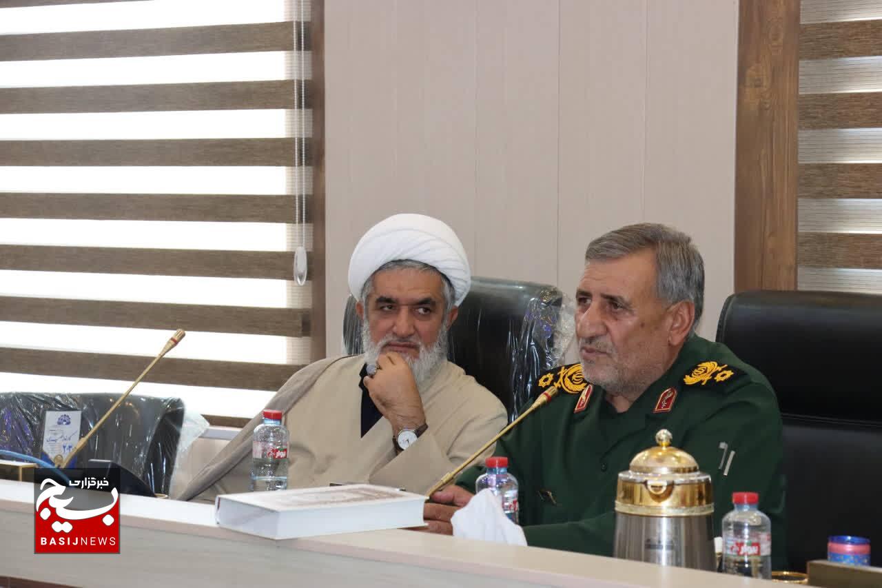 فرمانده تیپ ۴۸ فتح کهگیلویه و بویراحمد به درجه سرتیپ دومی ارتقاء یافت فرمانده تیپ ۴۸ فتح کهگیلویه و بویراحمد به درجه سرتیپ دومی ارتقاء یافت