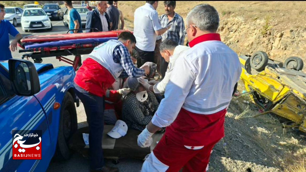 تصادف زنجیرهای در محور هشتجین با ۶ مصدوم تصادف زنجیرهای در محور هشتجین با ۶ مصدوم