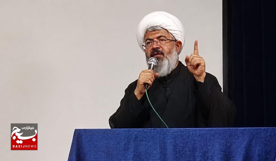 راهی جز جهاد و استقامت نداریم/دشمن با حمله به کارخانهها به دنبال اغتشاش بود؛ اما نالههایش از استیصال اوست