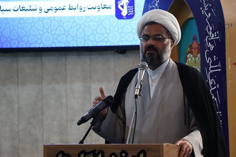 باید سعی کنیم قرآن را معیار و مبنای پاسداری و زندگی قرار دهیم