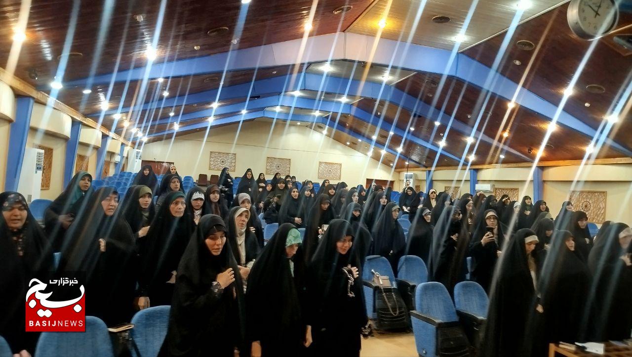 سفیران مهربانی با زبان نرم، نیت خدمت و روی گشاده امر به معروف را انجام دهند. سفیران مهربانی با زبان نرم، نیت خدمت و روی گشاده امر به معروف را انجام دهند.