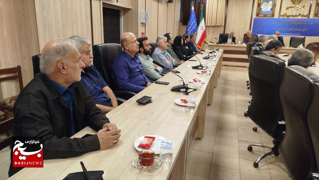 دولت باید از تصدیگری اقتصادی بکاهد دولت باید از تصدیگری اقتصادی بکاهد