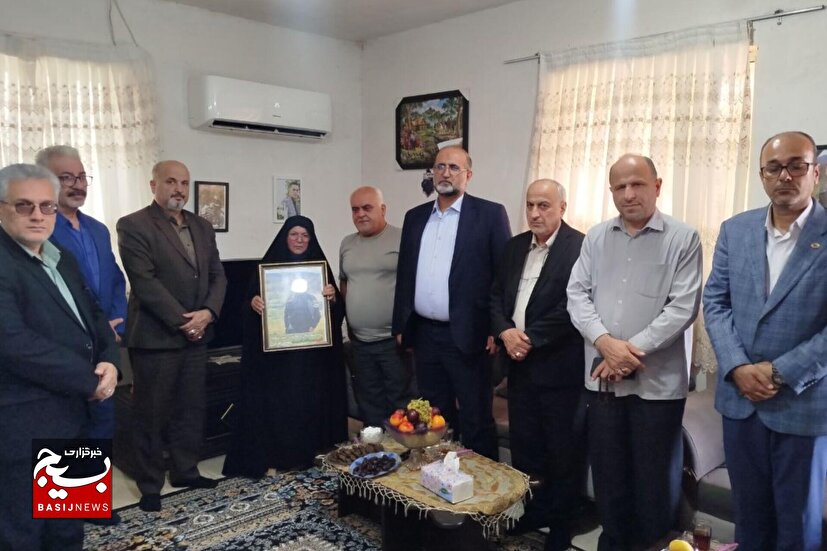 شهدا با نثار جان خود از کیان نظام و تمامیت ارضی کشور دفاع کردند