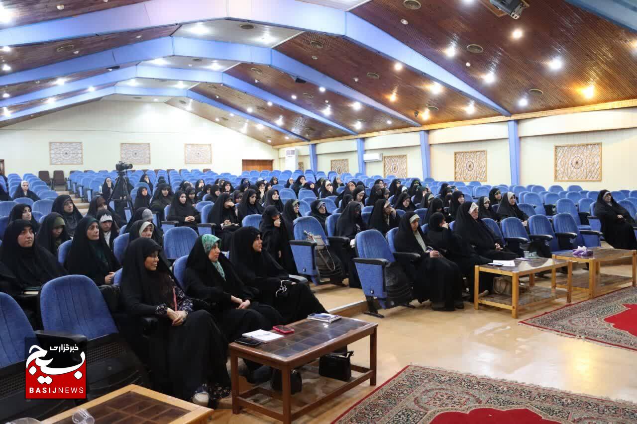 ۱۰۰ کنشگر گیلانی برای مواجهه ایجابی با چالشهای عفاف و حجاب آموزش دیدند ۱۰۰ کنشگر گیلانی برای مواجهه ایجابی با چالشهای عفاف و حجاب آموزش دیدند