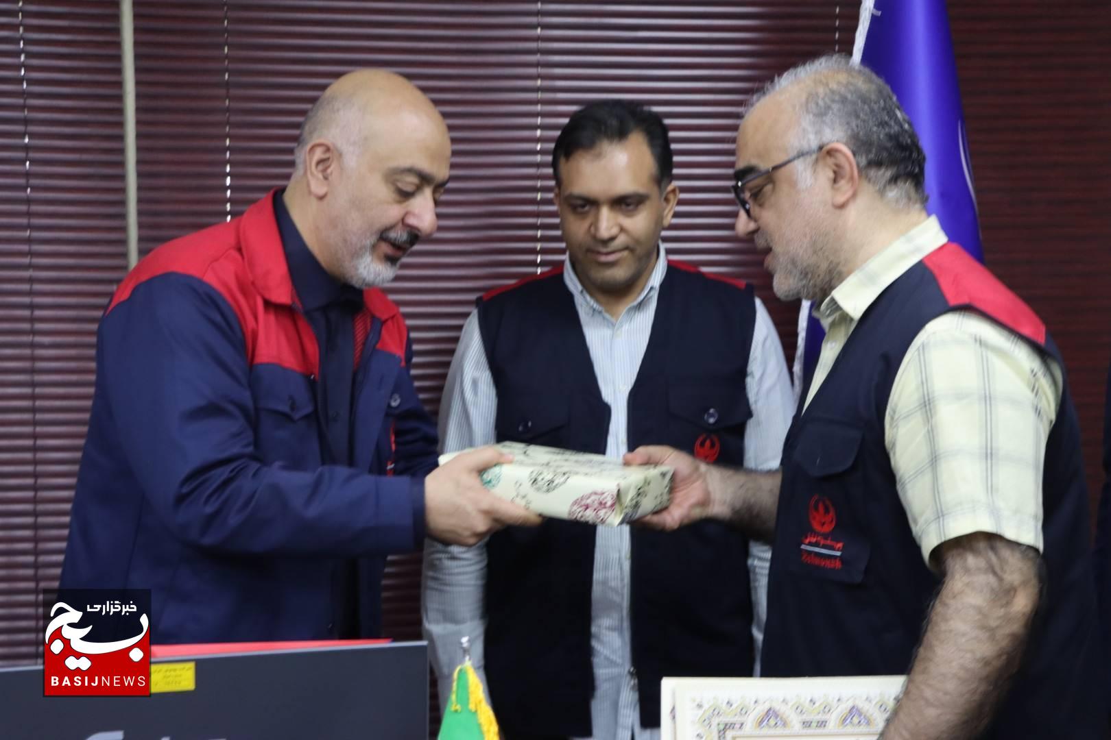 آئین تکریم ومعارفه فرمانده پایگاه مقاومت بسیج شرکت بهنوش ایران آئین تکریم ومعارفه فرمانده پایگاه مقاومت بسیج شرکت بهنوش ایران