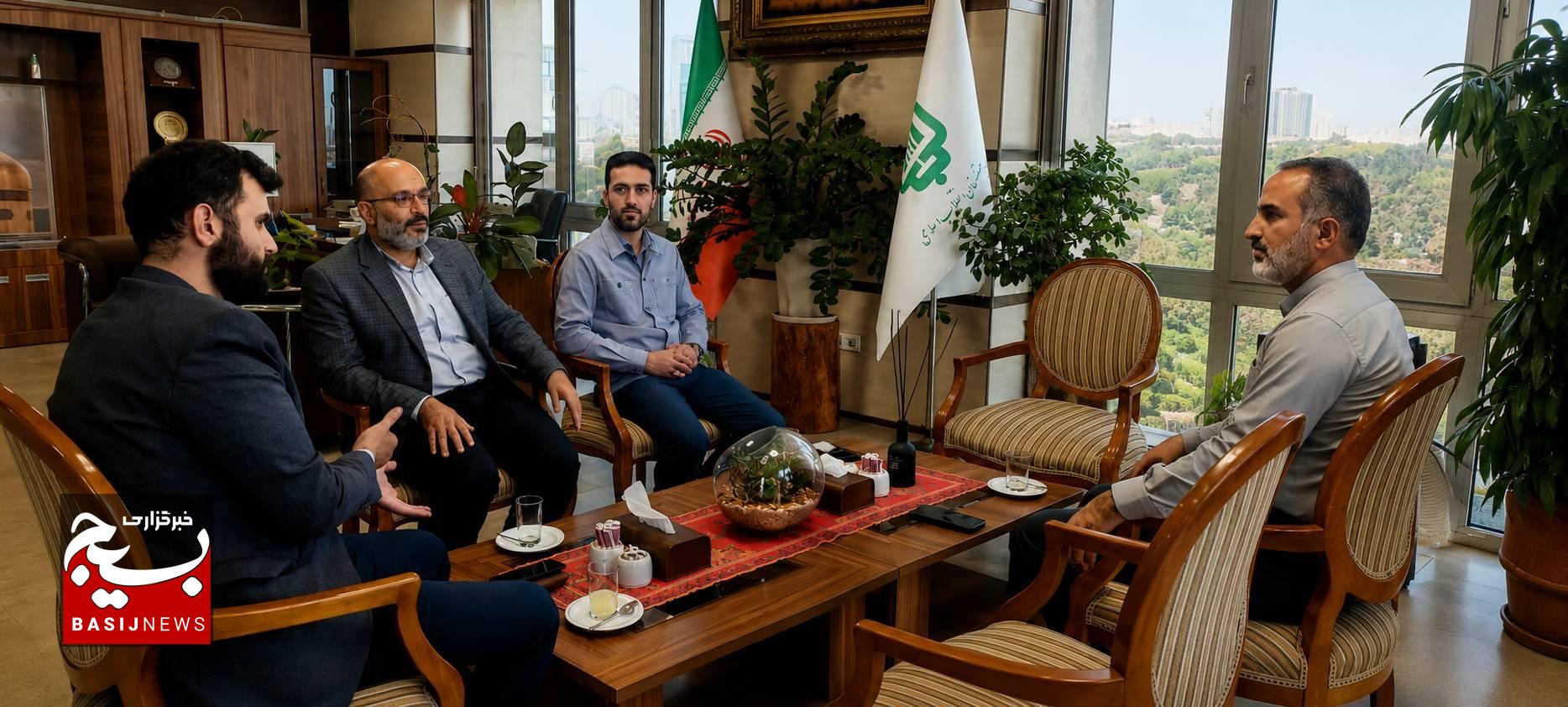 دیدار فرمانده مرکز مقاومت بسیج بنیاد مستضعفان با مدیرعامل محترم هلدینگ سیاحتی و مراکز تفریحی پارسیان دیدار فرمانده مرکز مقاومت بسیج بنیاد مستضعفان با مدیرعامل محترم هلدینگ سیاحتی و مراکز تفریحی پارسیان