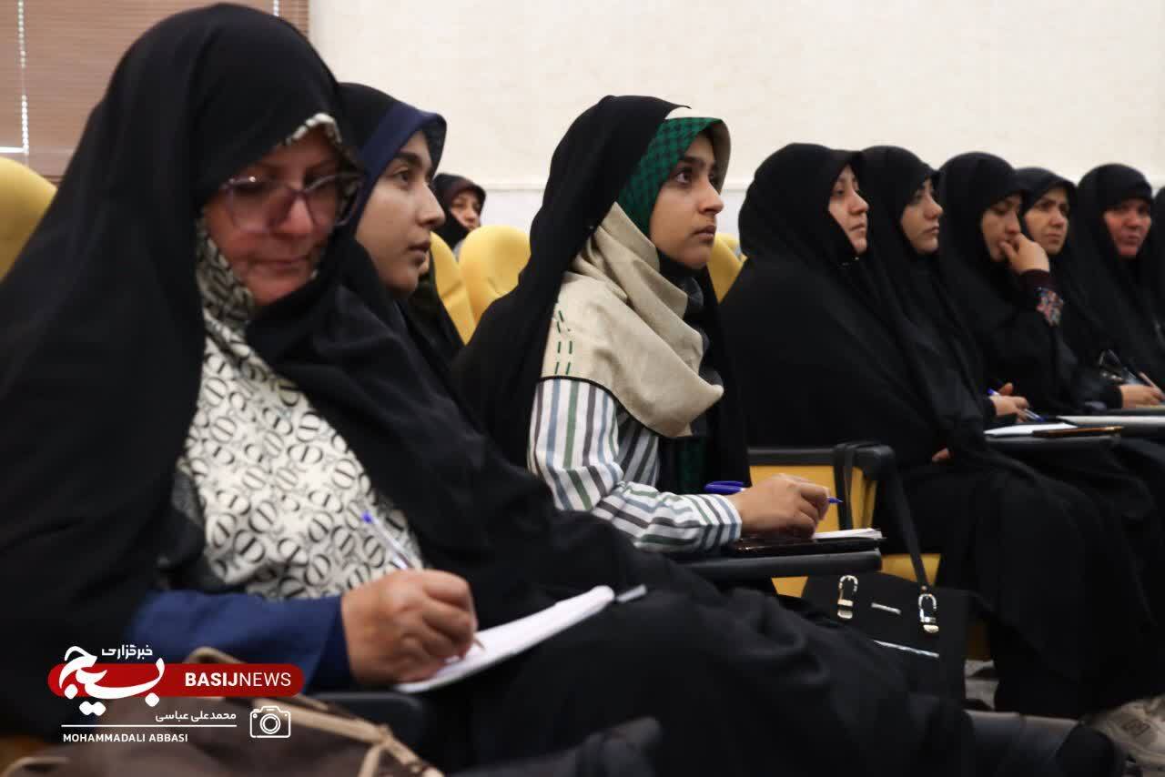 همایش زیست عفیفانه و سبک زندگی ایرانی ـ اسلامی در اراک برگزار شد همایش زیست عفیفانه و سبک زندگی ایرانی ـ اسلامی در اراک برگزار شد