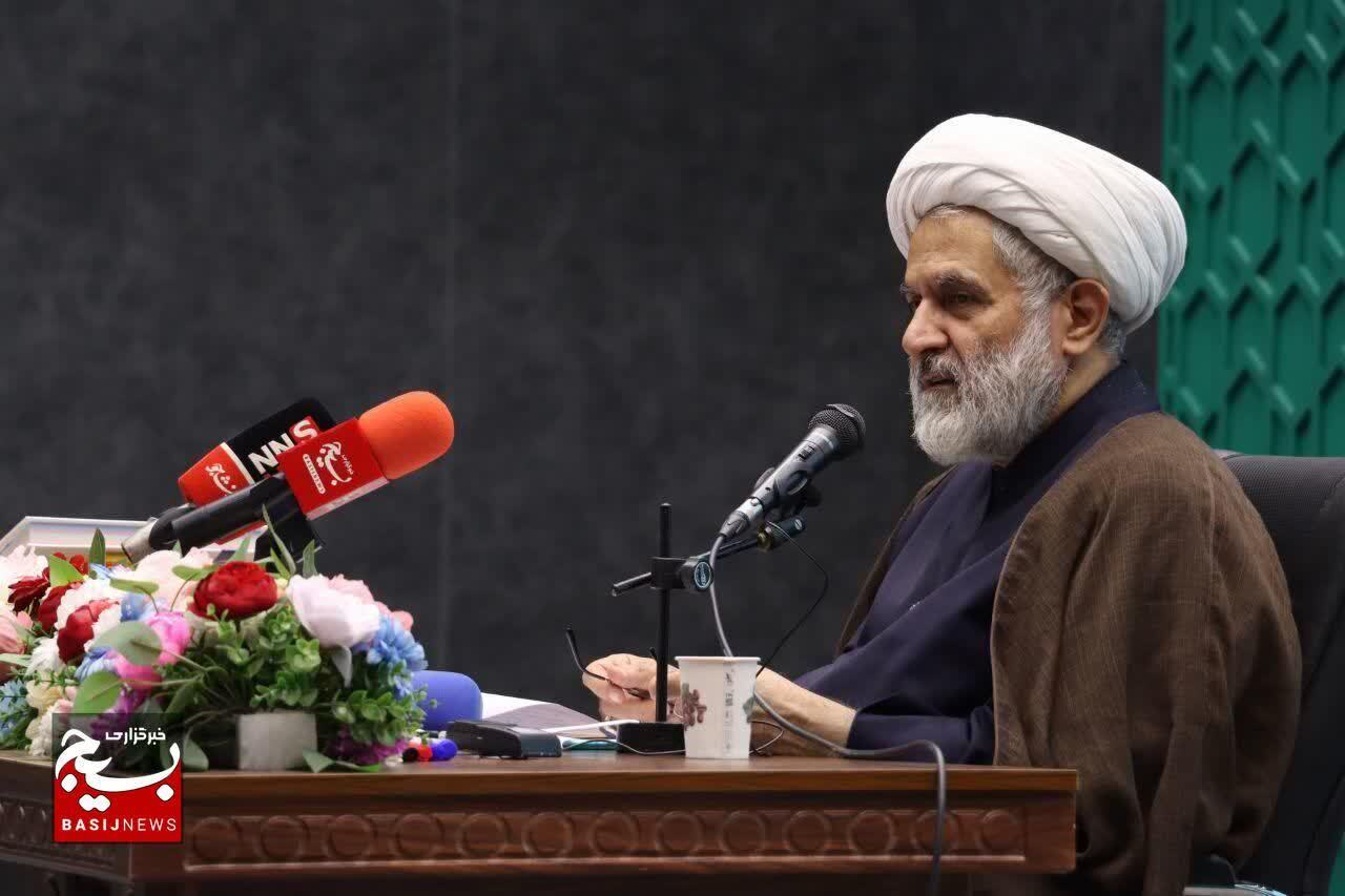 اقتدار امروز ایران مرهون جان فدایی ملت و خانواده شهداست اقتدار امروز ایران مرهون جان فدایی ملت و خانواده شهداست