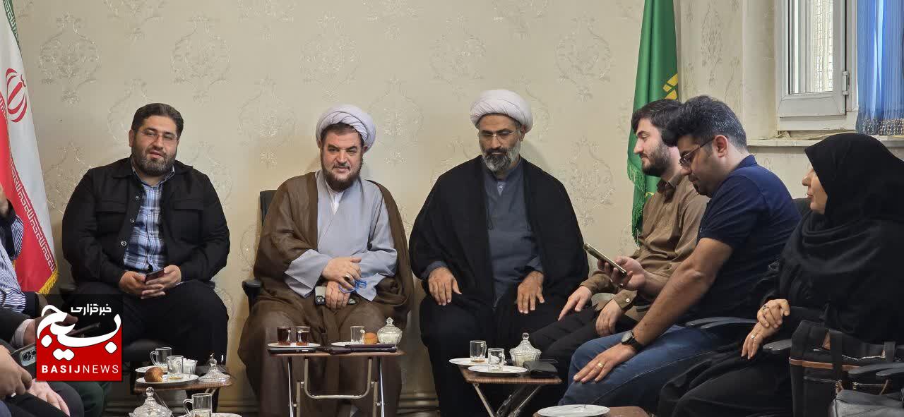 خبرنگاران متعهد انسانرسانههای امیدآفرین، در جنگ روایتها هستند / مطالبهگری اصیل باید گرهگشای مشکلات مردم باشد/ جنگ امروز، جنگ ادراک و رسانه است / لزوم عبور از سیاهنمایی و معرفی قهرمانان گمنام جامعه/ پیگیری حقوق شهروندی و امیدبخشی به جامعه، دو بال رسانه انقلابی است خبرنگاران متعهد انسانرسانههای امیدآفرین، در جنگ روایتها هستند / مطالبهگری اصیل باید گرهگشای مشکلات مردم باشد/ جنگ امروز، جنگ ادراک و رسانه است / لزوم عبور از سیاهنمایی و معرفی قهرمانان گمنام جامعه/ پیگیری حقوق شهروندی و امیدبخشی به جامعه، دو بال رسانه انقلابی است