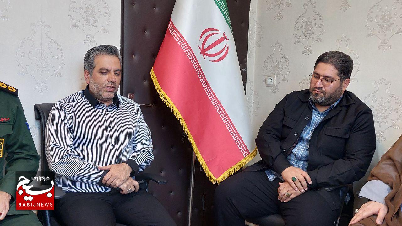 خبرنگاران موشکهای رسانهای جبهه انقلاب هستند / اصحاب قلم پل ارتباطی مردم و مسئولاناند/مشکلات کمالشهر در شورای تأمین با جدیت پیگیری میشود / نشستهای خبری باید فصلی شود/ مطالبهگری اصحاب رسانه، حلقه اتصال مردم با مسئولان است / لزوم اطلاعرسانی شفاف از اقدامات خدمترسان خبرنگاران موشکهای رسانهای جبهه انقلاب هستند / اصحاب قلم پل ارتباطی مردم و مسئولاناند/مشکلات کمالشهر در شورای تأمین با جدیت پیگیری میشود / نشستهای خبری باید فصلی شود/ مطالبهگری اصحاب رسانه، حلقه اتصال مردم با مسئولان است / لزوم اطلاعرسانی شفاف از اقدامات خدمترسان