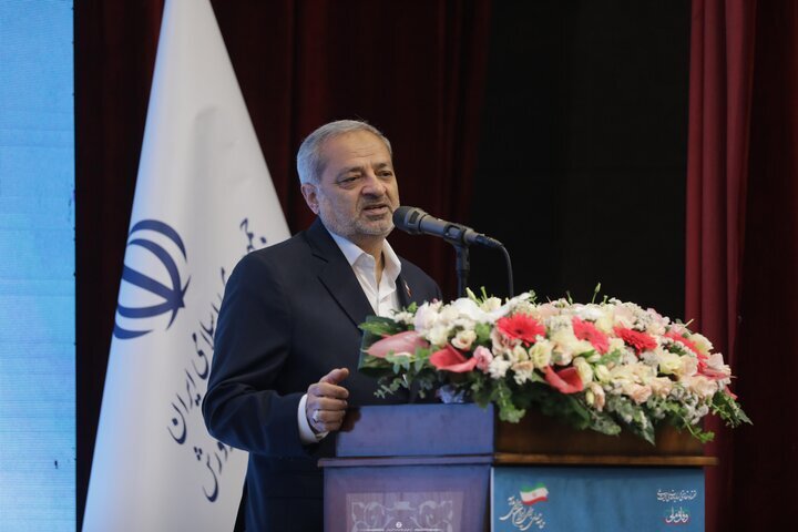 تسخیر اذهان و ایجاد شکاف میان دولت و ملت از اهداف دشمن است