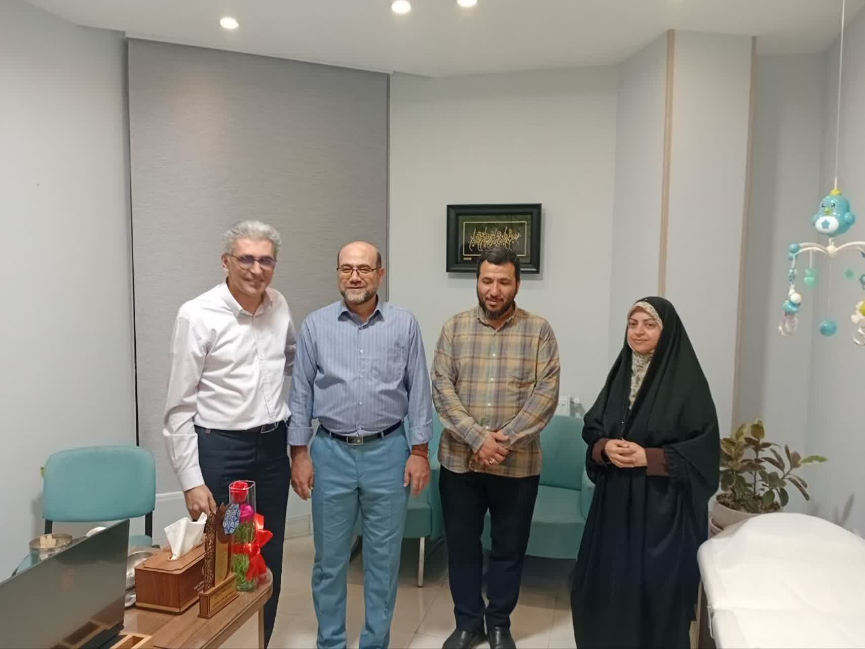 تجلیل از خدمات درمانی دکتر دانایی در روز پزشک توسط مسئولان بسیج سمنان تجلیل از خدمات درمانی دکتر دانایی در روز پزشک توسط مسئولان بسیج سمنان