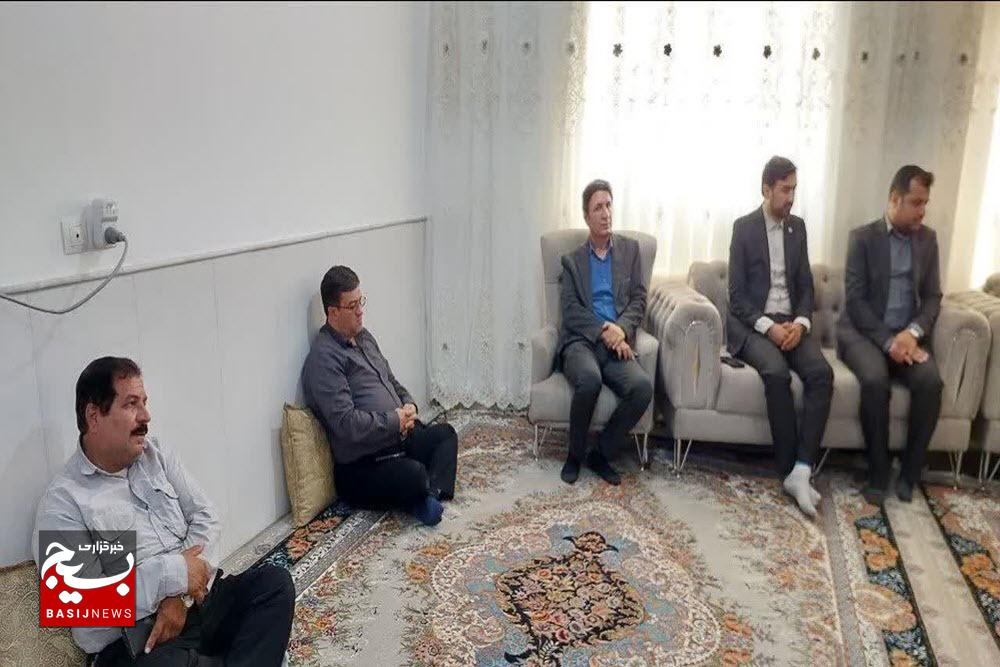 دیدار فرماندار کبودراهنگ با خانواده شهید والامقام احمد یادگاری در نخستین روز هفته دولت+تصاویر دیدار فرماندار کبودراهنگ با خانواده شهید والامقام احمد یادگاری در نخستین روز هفته دولت+تصاویر