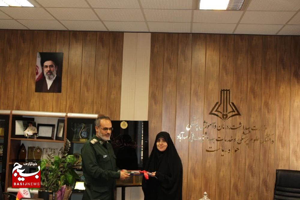 دیدار جانشین سپاه اسدآباد با رئیس دانشکده علوم پزشکی به مناسبت روز پزشک دیدار جانشین سپاه اسدآباد با رئیس دانشکده علوم پزشکی به مناسبت روز پزشک