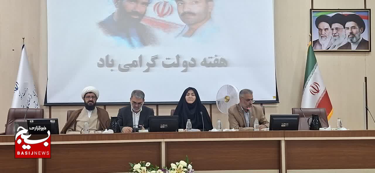 تجلیل از کارمندان نمونه مهولات در شورای اداری تجلیل از کارمندان نمونه مهولات در شورای اداری
