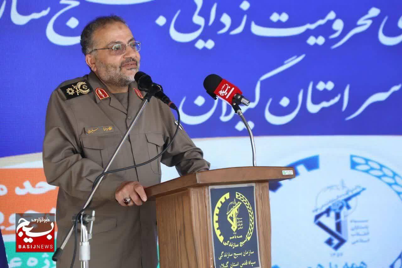 شهید سلیمانی بسیج را به نیرویی پیشرو در عرصه سازندگی و محرومیتزدایی تبدیل کرد شهید سلیمانی بسیج را به نیرویی پیشرو در عرصه سازندگی و محرومیتزدایی تبدیل کرد