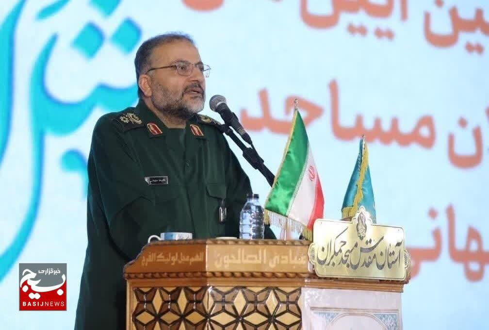 شهید سلیمانی بسیج را به نیرویی پیشرو در عرصه سازندگی و محرومیتزدایی تبدیل کرد شهید سلیمانی بسیج را به نیرویی پیشرو در عرصه سازندگی و محرومیتزدایی تبدیل کرد