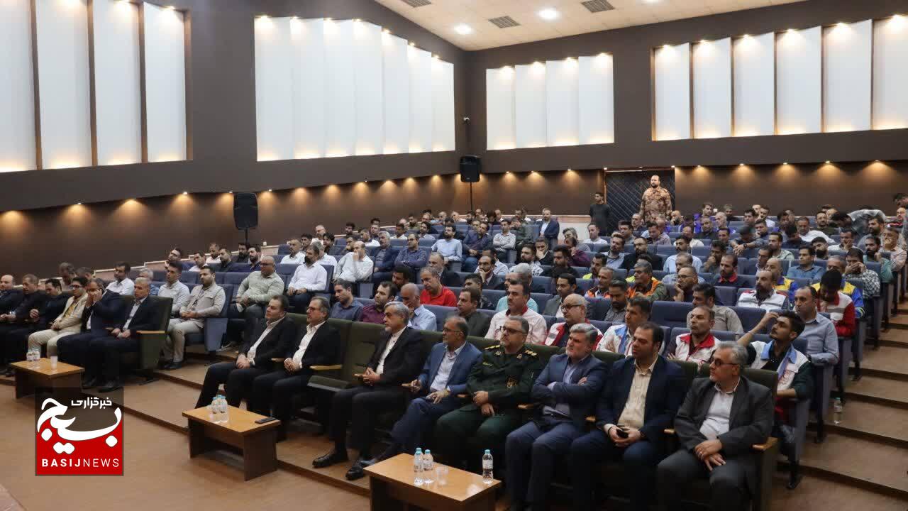 امروز ابرقدرت جهان جمهوری اسلامی ایران است امروز ابرقدرت جهان جمهوری اسلامی ایران است