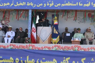 دفاع مقدس ثابت کرد که می توان با تکیه بر قدرت الهی از همه گذرگاه های دشوار عبور کرد