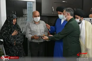 لوح سپاس رئیس بسیج مستضعفین به خانواده شهید حاجی زاده اهدا شد