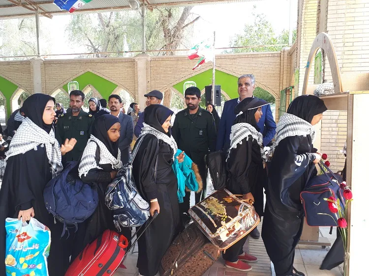 اعزام دانش آموزان دختر مینابی به مناطق عملیاتی جنوب