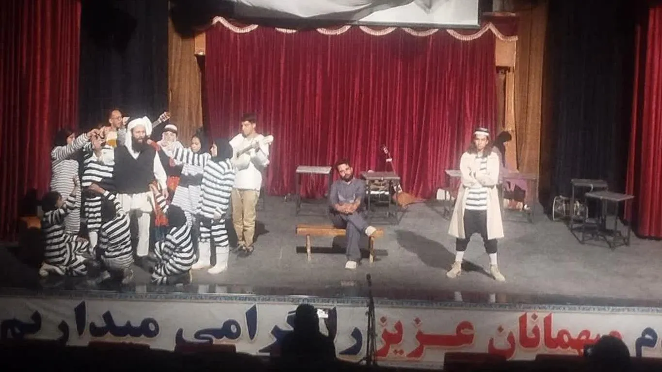جج