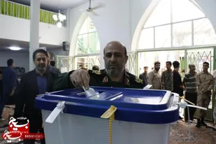 حضور سردار علیرضا حیدرنیا فرمانده سپاه استان البرز پای صندوق رای