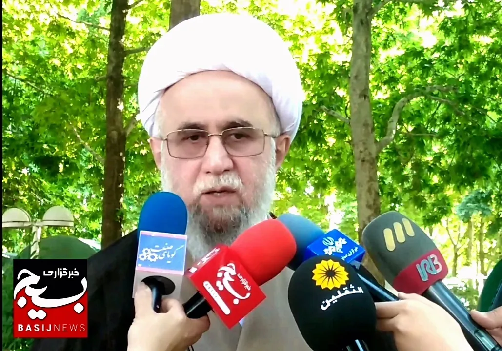 ساحت اجتماعی دین توسط امام خمینی(ره) در ابعاد مختلف عقلانیت و معنویت و عدالت‌خواهی بروز کرد