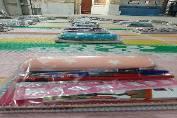 توزیع ۲۰۰ بسته لوازم التحریر توسط گروه جهادی