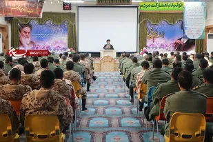 کسی که کظم غیظ کند خداوند قلب او را پر از عقل و ایمان کرده و اجر شهید به او عطا می کند.