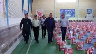 توزیع بیش از ۹۰۰ بسته معیشتی بین نیازمندان دهگلان