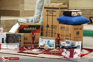 اهدا یک سری جهیزیه به  زوج جوان نیازمند حاشیه شهر زاهدان