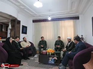 تجلیل فرمانده سپاه ناحیه بویراحمد و بسیج رسانه استان از خانواده تنها شهید رسانه ای استان + ( تصاویر)