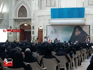 خواهران بسیجی پایگاه شهید رضایی درمراسم سالگرد شهیده بانو مرضیه حدیدچی(طاهره دباغ) شرکت کردند