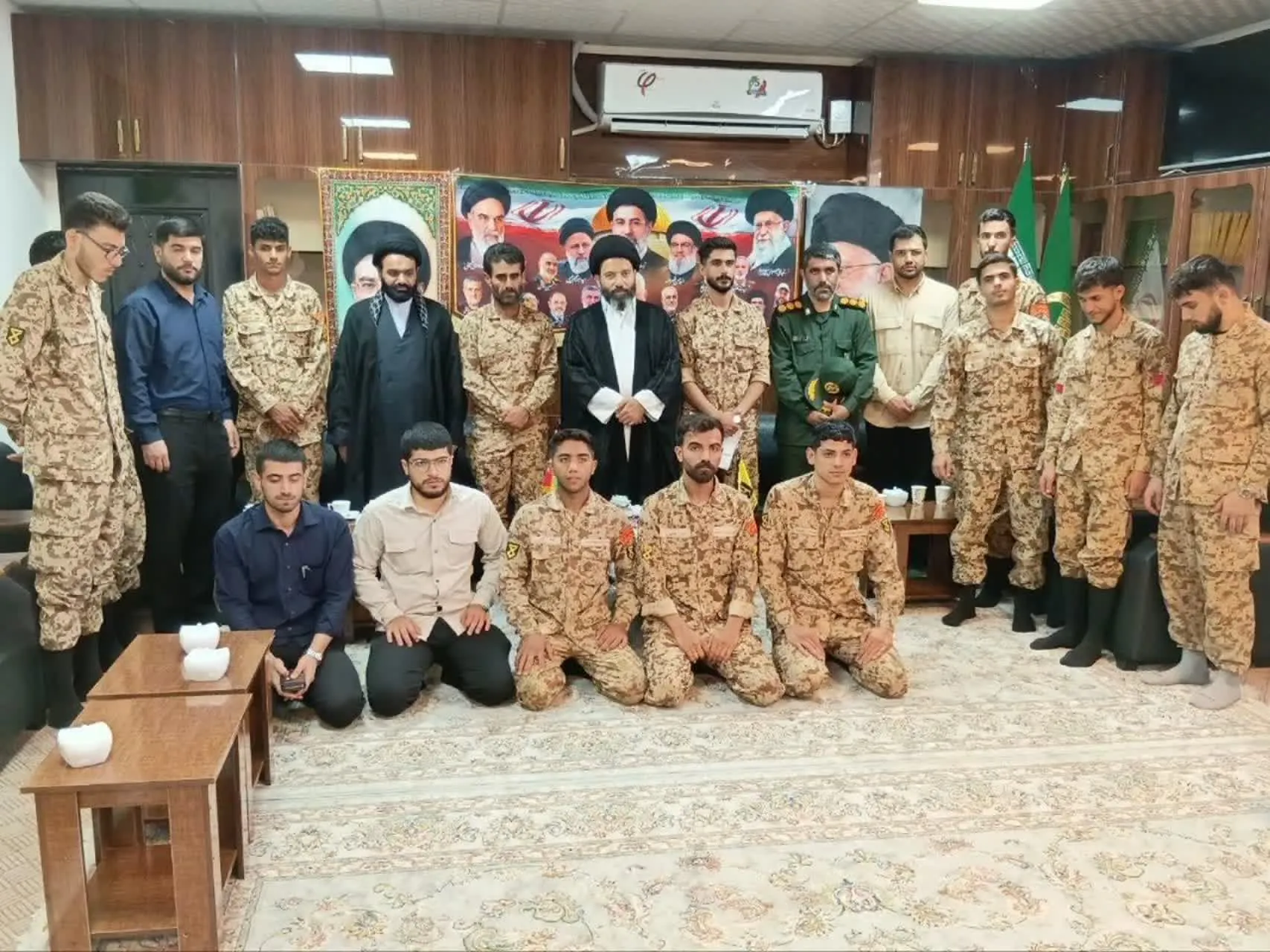 دیدار سربازان ناحیه مقاومت بسیج مسجدسلیمان با امام جمعه شهرستان 