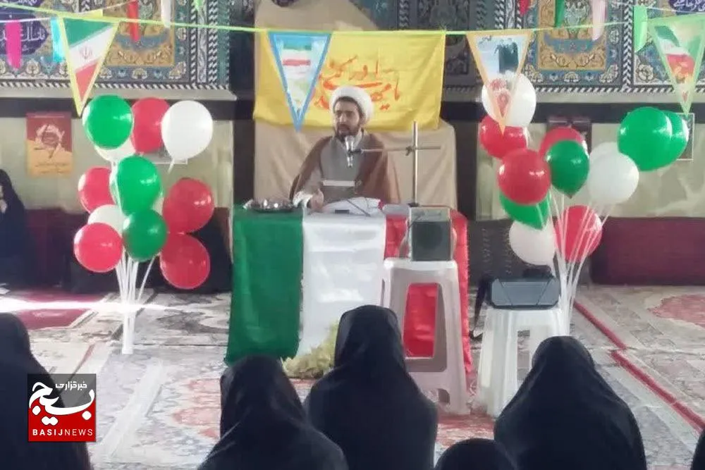 بازتعریف هویت زن بر پایه کرامت انسانی از دستاوردهای انقلاب اسلامی است