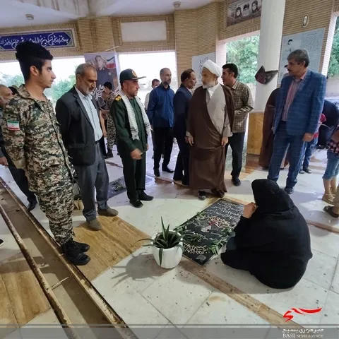 مراسم تجدید میثاق و عطرافشانی قبور مطهر شهدای شهر برازجان