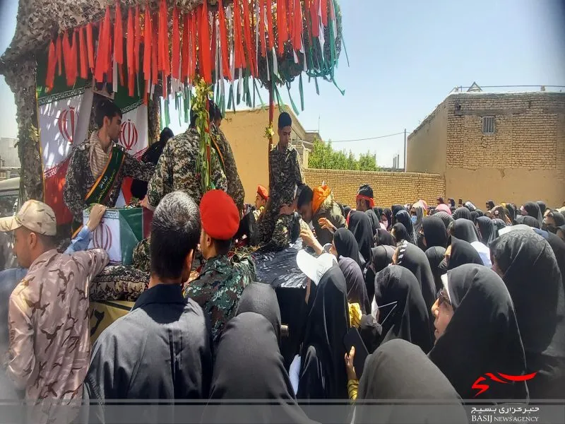 مراسم تشییع و تدفین پیکر مطهر شهید محمود دهقانی برگزار شد