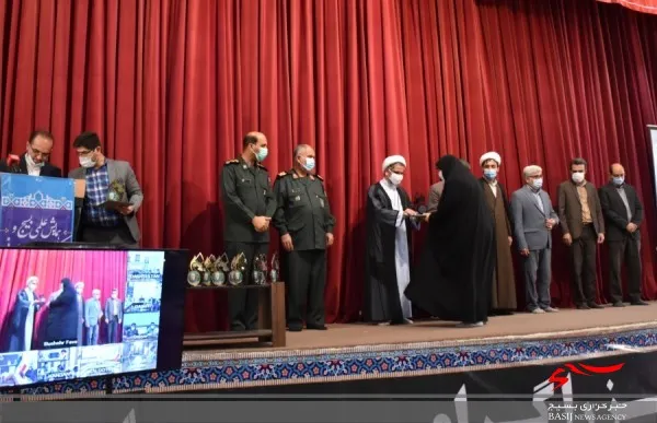 همایش علمی مکتب شهید سلیمانی در بوشهر برگزار شد/ تقدیر از 10 مقاله برتر همایش علمی بسیج
