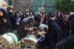 گلدسته&zwnj;هایی که با هنر دست بانوان مسجدی قد کشیدند