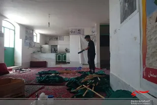 به مناسبت عید غدیرخم 500 پرچم در روستا مومن آباد در سرخه نصب شد