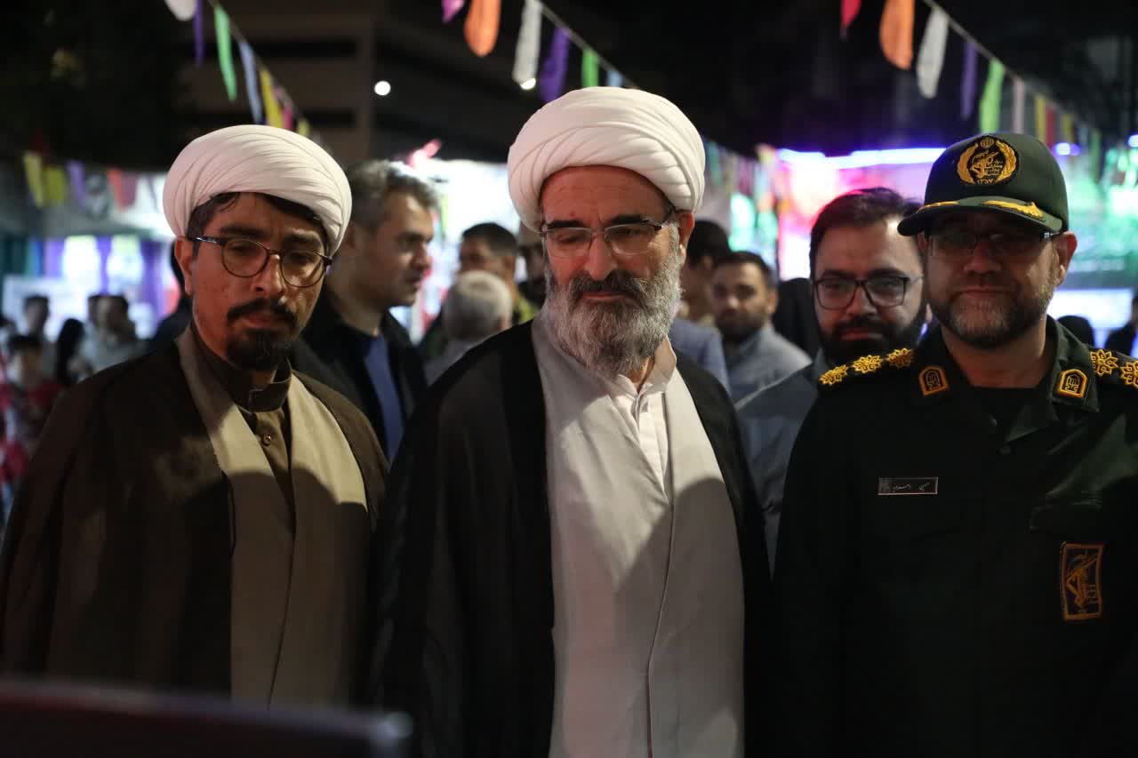 بازدید نماینده ولیفقیه در استان سمنان از نمایشگاه «اسوه» در اجتماعات «شبهای اقتدار» بازدید نماینده ولیفقیه در استان سمنان از نمایشگاه «اسوه» در اجتماعات «شبهای اقتدار»