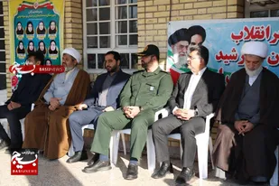 آئین نواختن زنگ انقلاب اسلامی درمدارس شوشتر