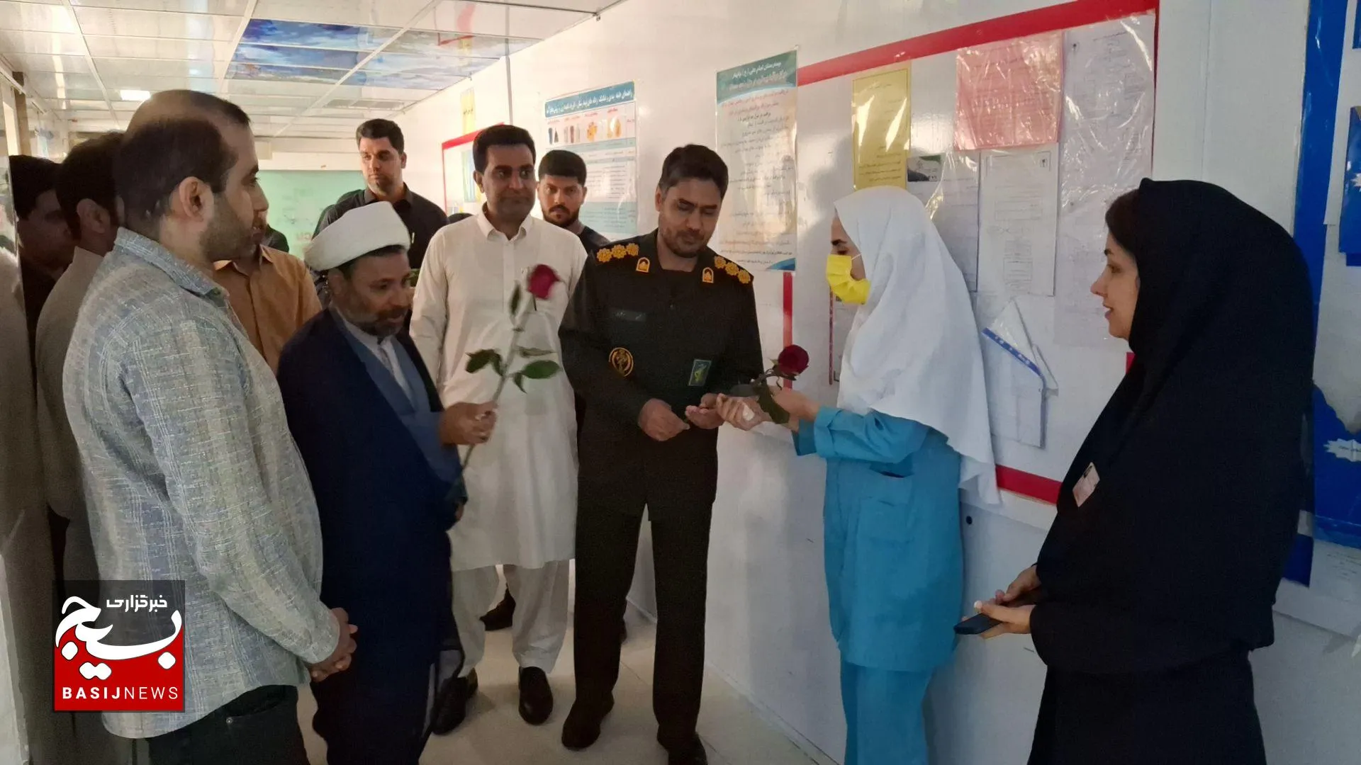 تجلیل فرمانده سپاه چابهار از پرستاران و کادر درمان بیمارستان امام علی(ع) به مناسبت دهه کرامت
