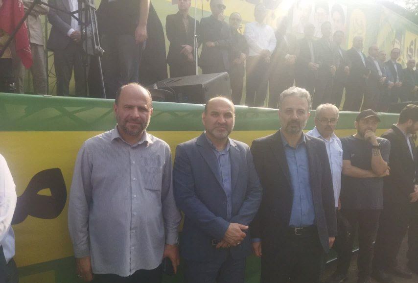مدیران و کارکنان دستگاههای مختلف پای کار پذیرایی و خدمترسانی به مردم مدیران و کارکنان دستگاههای مختلف پای کار پذیرایی و خدمترسانی به مردم