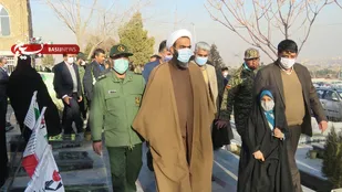 غبار روبی و عطر افشانی گلزار شهدا امامزاده سید محمد خمینی شهر