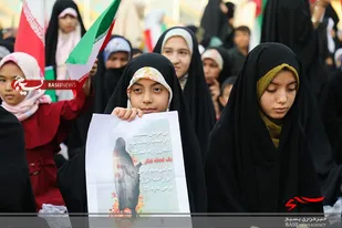 اجتماع عفاف و حجاب با حضور دختران قمی در حرم بانوی کرامت